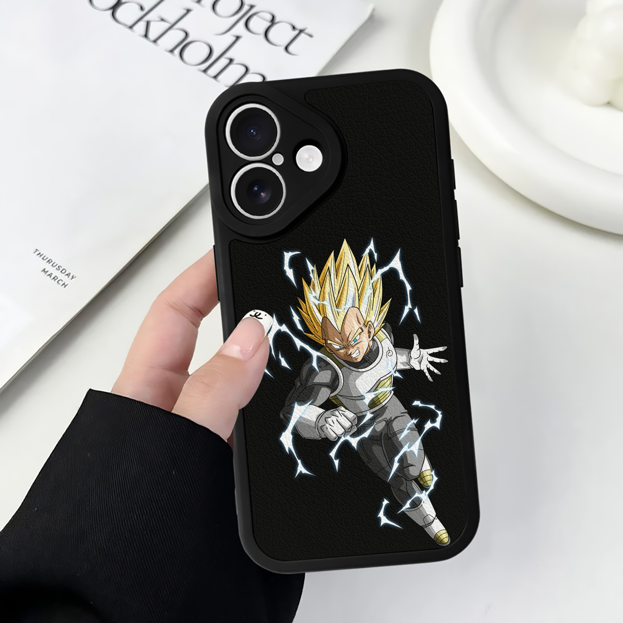 （画像用） ドラゴンボール ベジータ四世（Bejīta Yonsei）DRAGON BALL Vegeta IV 【iPhone 16シリーズ対応】シリコンスマホケース（レザー調） 材質：シリコン